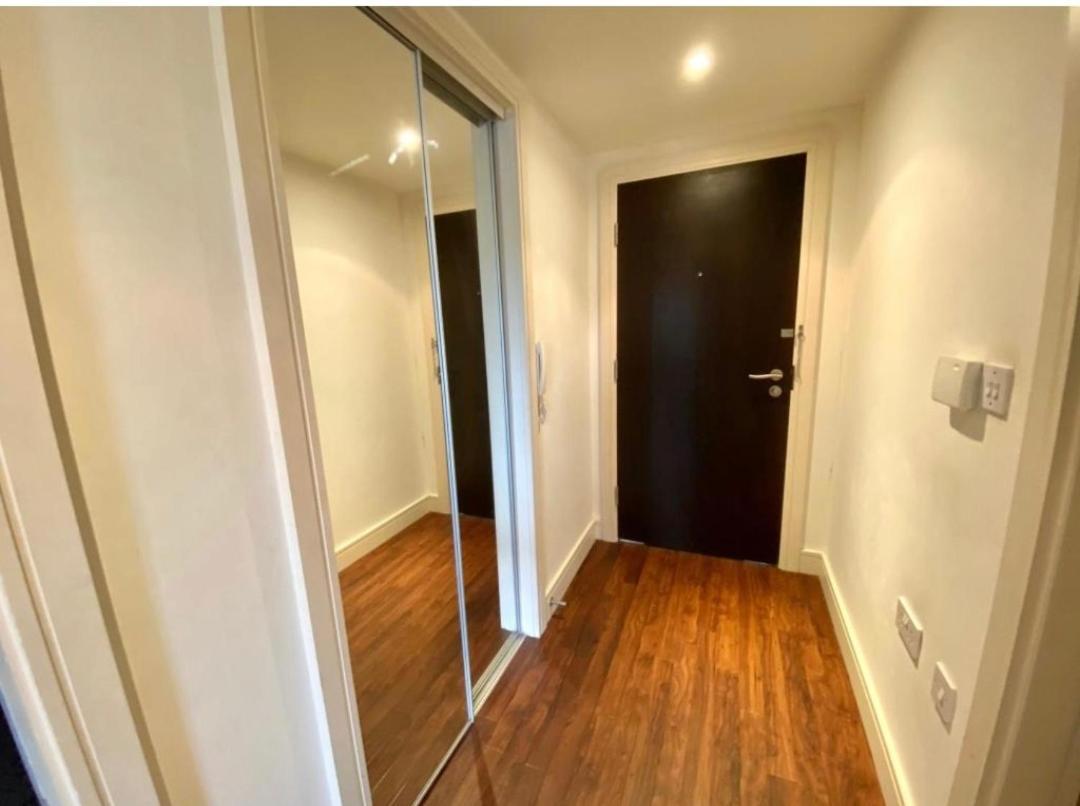 Lovely 1 Bedroom Apartment With Free Parking & Gym Kirkburton Exterior foto