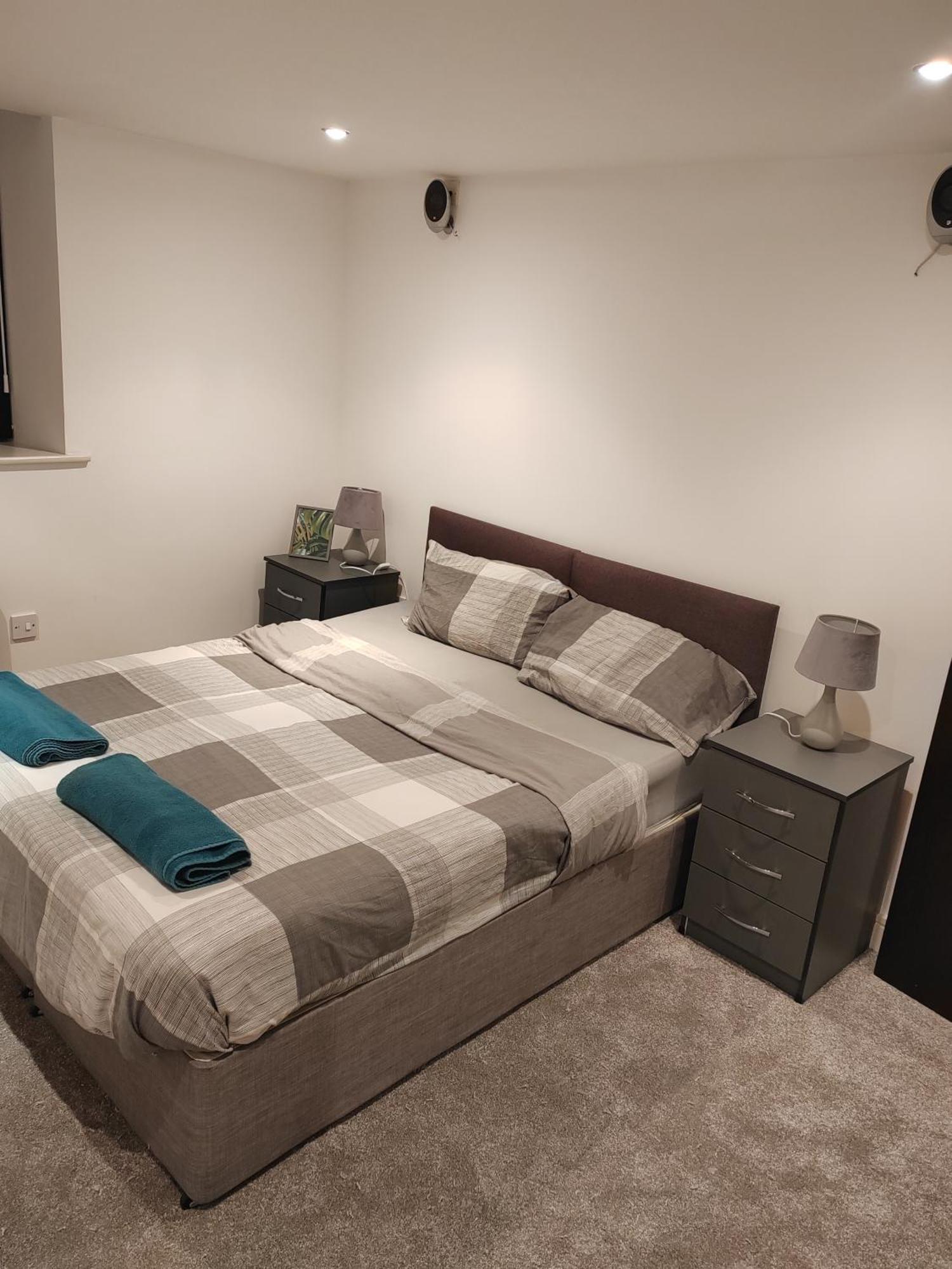 Lovely 1 Bedroom Apartment With Free Parking & Gym Kirkburton Exterior foto