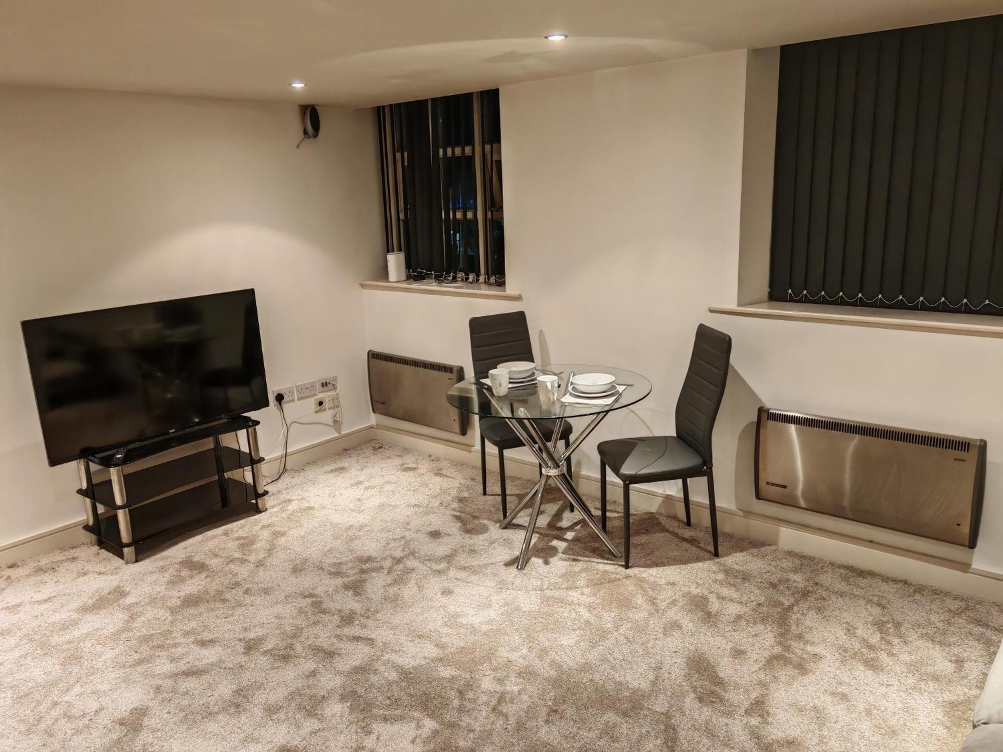 Lovely 1 Bedroom Apartment With Free Parking & Gym Kirkburton Exterior foto