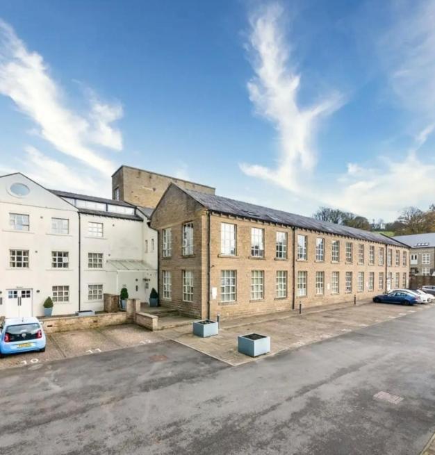 Lovely 1 Bedroom Apartment With Free Parking & Gym Kirkburton Exterior foto
